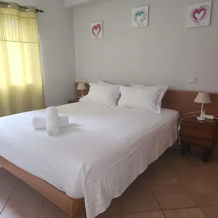 Sunny House אכסניה לאגוּ‏ש