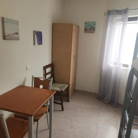 Sunny House * Λάγος