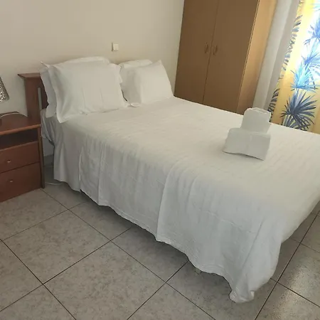 אכסניה Sunny House *