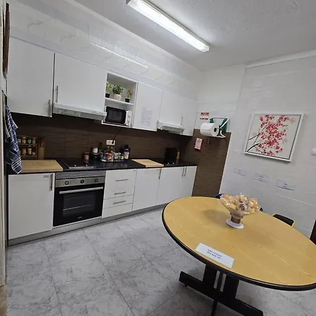 بيت شباب Sunny House لاغوس