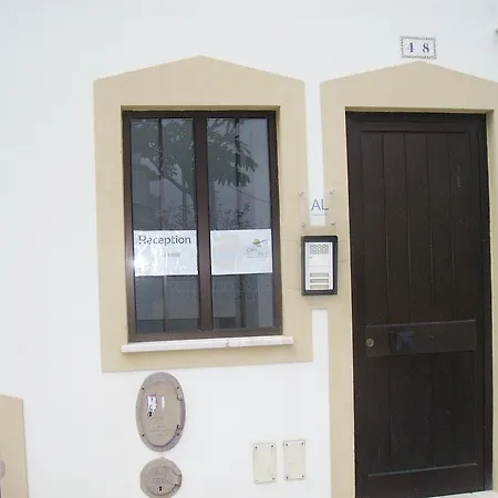Sunny House 旅馆 *